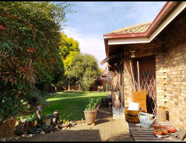 2 BEDROOM TOWNHOUSE FOR SALE IN VANDERBIJLPARK SW 5